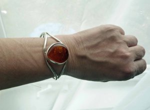amber_bracelet.jpg
