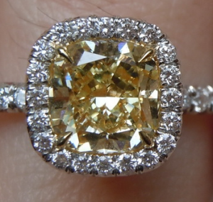 yellow_cushion_ring.png