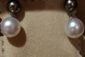 pearl_studs.jpg