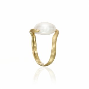 yvel_18k_satin_yg_10-11mm_keshi_1.jpg