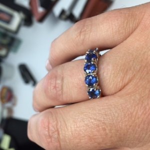 5_stone_sapphire1.jpg 5_stone_sapphire1.jpg