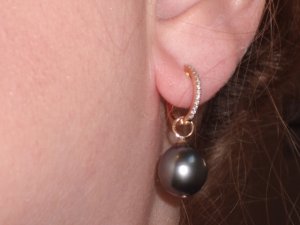 tahitian_pearl_with_hoop.jpg