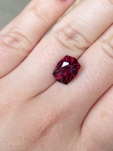 garnet_loose2.jpg garnet_loose2.jpg