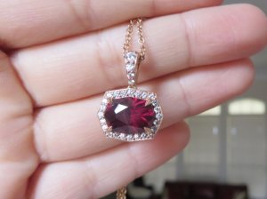 garnet_pendant1.jpg garnet_pendant1.jpg