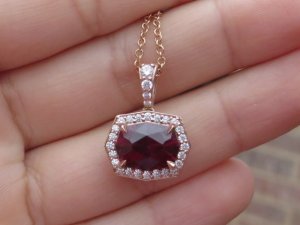 garnet_pendant2.jpg