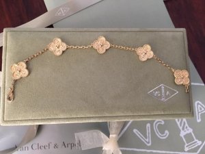 vca_ygvintagealhambrabracelet1_0.jpg