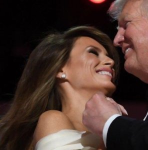 melania_s_earrings_01.jpg