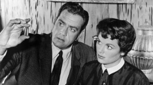 barbara_hale_as_della_street_in_perry_mason_with_raymond_burr.jpg