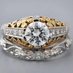 yellowfilligreewithsidediamonds.jpg