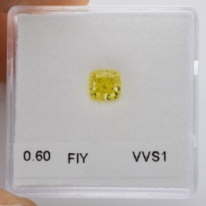 d_sku-cushion-fancy_intense-vvs1-yellow-120de.jpg