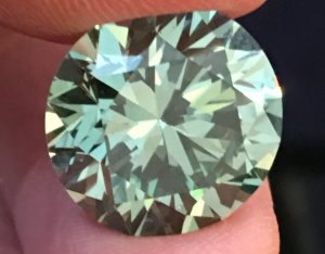10caratgreenirradiateddiamond.jpg 10caratgreenirradiateddiamond.jpg