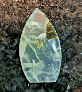 prehnite_on_granite.jpg