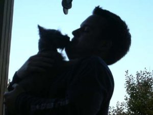 ellie_kisses.jpg