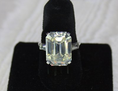 J color emerald cut diamond sale