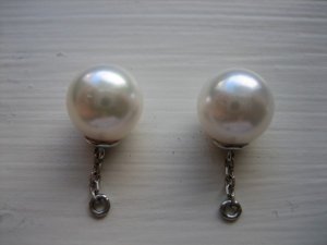 Closeup Pearl Jackets (600 x 450).jpg