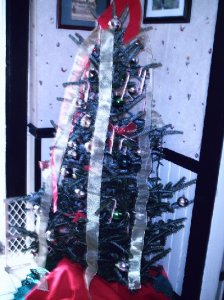 kitchen xmas tree.jpg