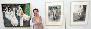 debbie%20in%20gallery%20with%20art,%20cf.jpg