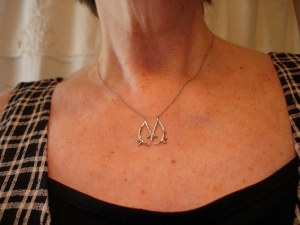 Leon%20logo%20pendant%20009%20PS.jpg