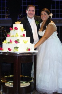 Cakecutlaurakc.jpg Cakecutlaurakc.jpg