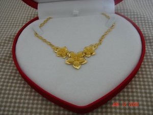 goldnecklace.jpg