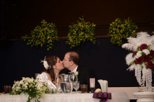 dinnerkiss_0.jpg