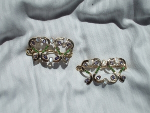 2%20gold%20tsavorite,%20iolite%20and%20rainbow%20moonstone%20hair%20clips.jpg