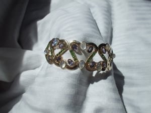8%20inch%20gold%20tsavorite,%20iolite%20and%20rainbow%20moonstone%20braclet.jpg