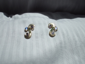 Gold%20tsavorite,%20iolite%20and%20rainbow%20moonstone%20earings.jpg