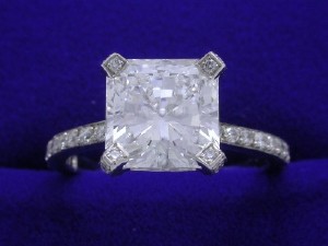 Radiant%20Cut%202.07%20ct%20pave-1.jpg