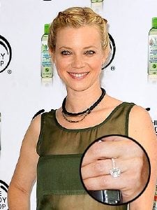 amy-smart-300x400.jpg