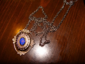 locket3.jpg locket3.jpg