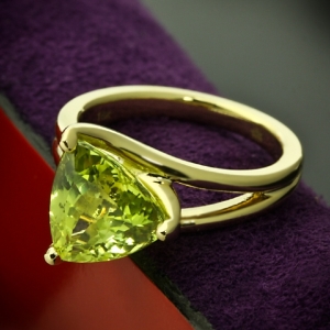Custom-Chrysoberyl-Trilliant-Yellow-Gold-Solitaire-Ring-by-Whiteflash-20422_7.jpg