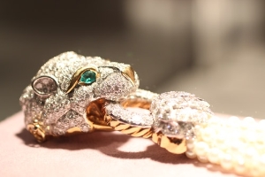 elizabeth-taylor-collection-david-webb-bracelet-detail.jpg