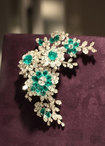 elizabeth-taylor-collection-diamond-emerald-brooch-bulgari.jpg