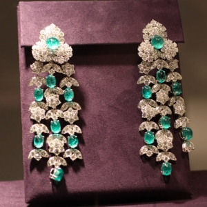 elizabeth-taylor-collection-emerald-diamond-earrings-kutchinsky.jpg