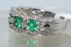 emerald%20close%20up2.jpg emerald%20close%20up2.jpg