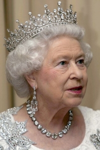 Queen-Elizabeth-II-diamonds.jpg