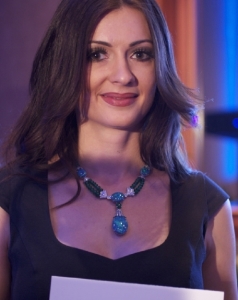 1-oscar-heyman-necklace-platinum-guild-awards.jpg