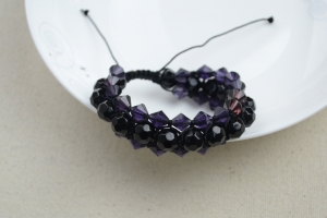 simple-way-to-make-beaded-bracelets1.jpg