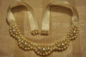 diy-necklaces--bib-chunky-pearl-necklace1.jpg