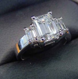 emerald-3-stone-ring-3.jpg emerald-3-stone-ring-3.jpg
