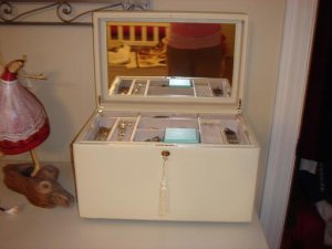 jwlrbox002.JPG