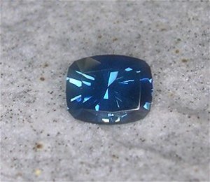 125_Cushion_sapphire1.jpg