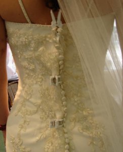 dress-4-lesslace-back.JPG