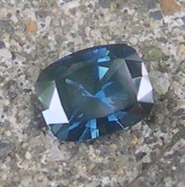 125_Cushion_sapphire4.jpg