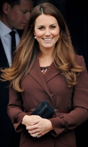 katemiddletonpearldangles2013.jpg