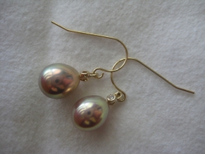 color_shifting_earrings_1.jpg