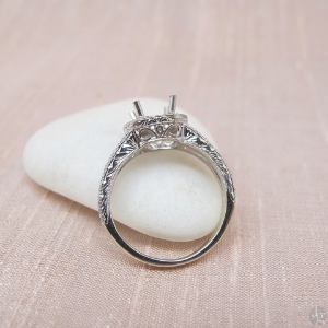 white-flash-split-shank-halo-setting_03_0.jpg