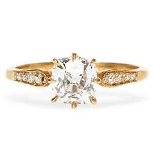 side-shoulder-diamonds.jpg