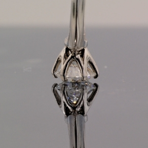 left-prong-not-touching.jpg